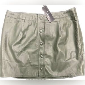 Lulu’s Olive Green vegan leather skirt Size L NWOT